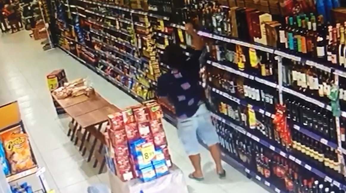 Homem é preso por furtar bebida de supermercado em Quixeramobim veja